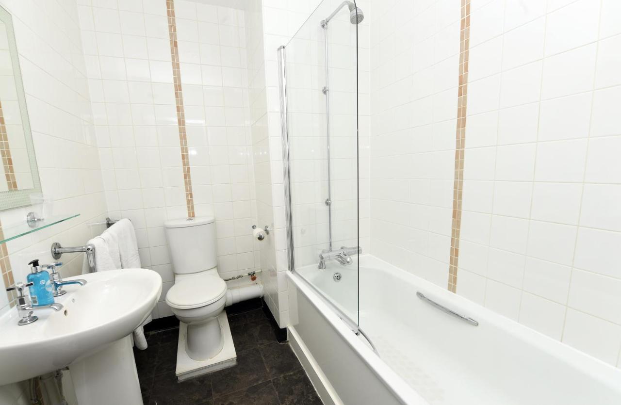 הוילייק Green Lodge, Wirral By Marston'S Inns מראה חיצוני תמונה